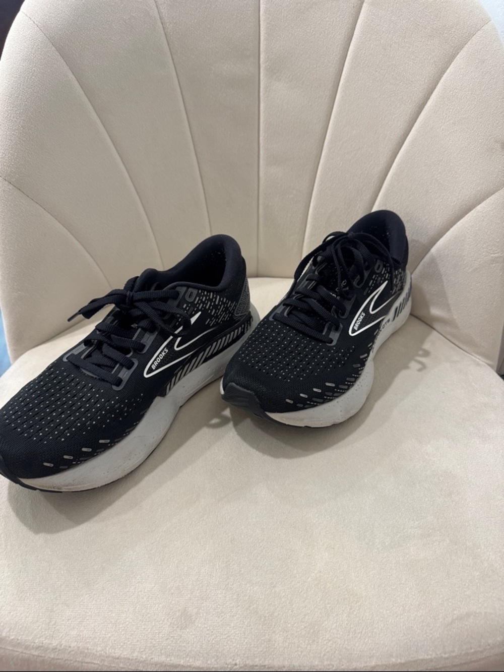 Brooks Women’s Glycerin GTS 20 Black and White Running Shoes